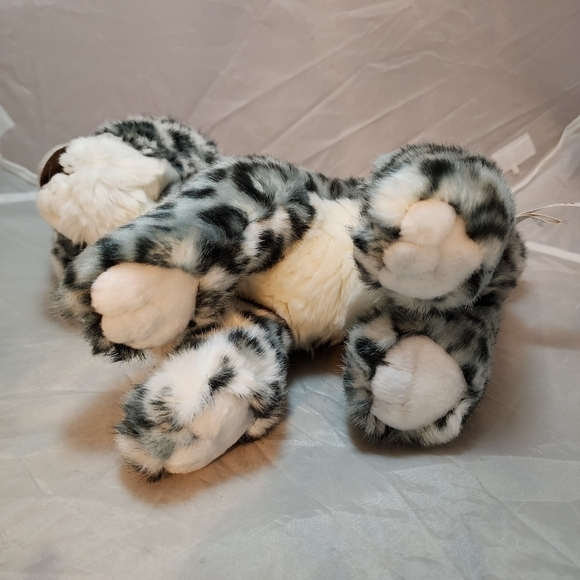 Aurora Baby Grey Spotted Snow Leopard Soft Blue Eyes 2017 Plush Stuffed Animal - Picture 8 of 12